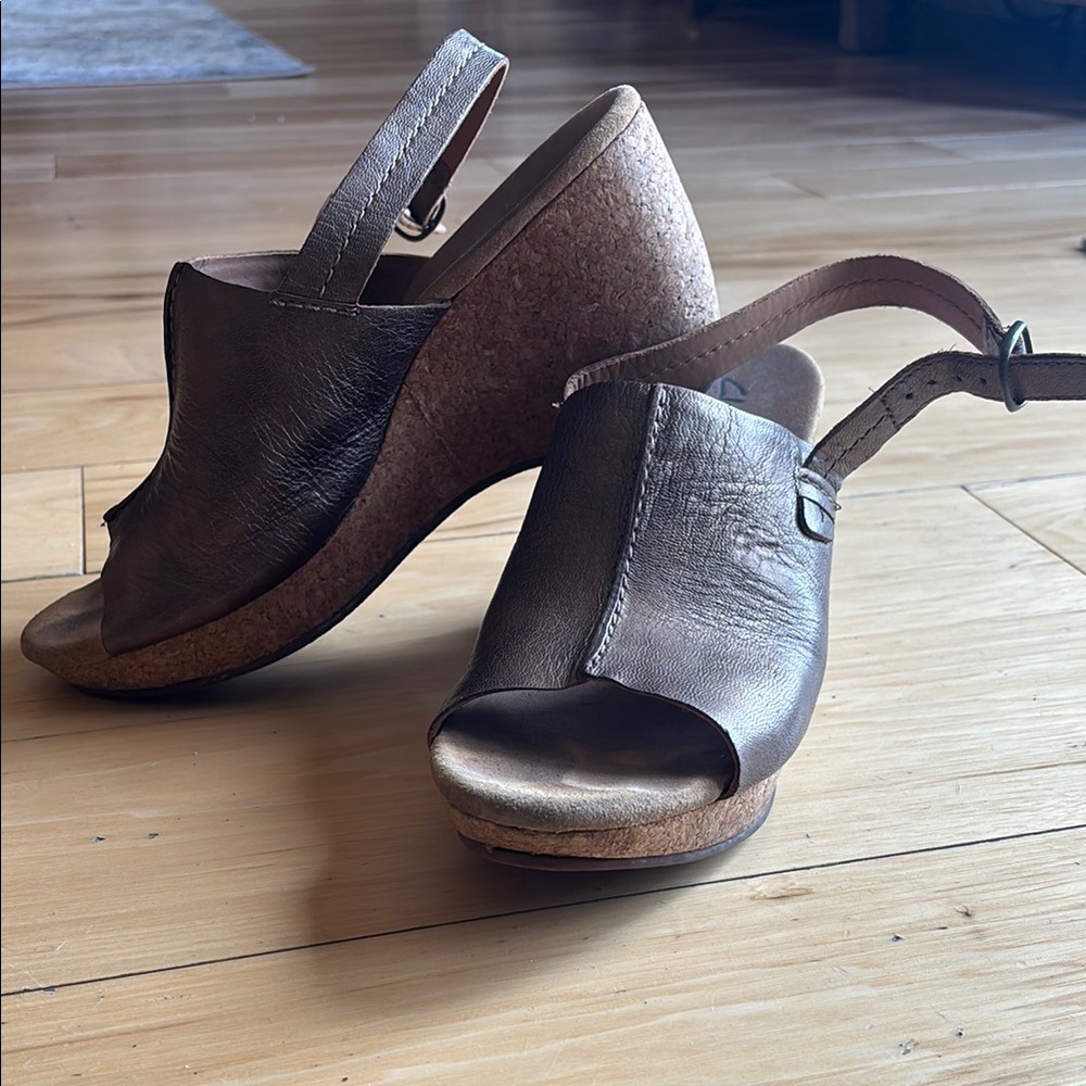Size 11 Metallic Brown Clarks Leather 3.5” Cork Wedge Sandals